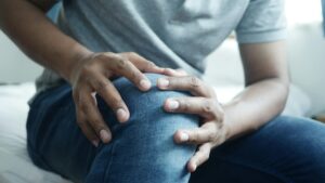 Can a Chiropractor Help with Knee Pain: Symptoms, Care & More